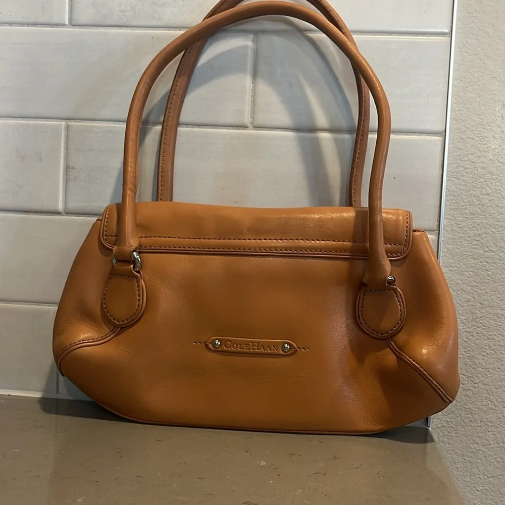Cole Haan camel Alexa FO5 shoulder bag. - Picture 2 of 5